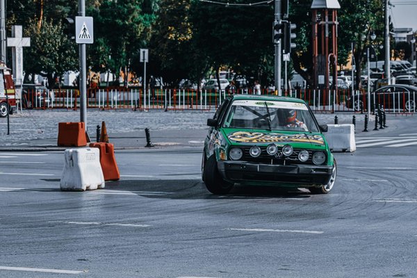 Wie kann ich den Anhänger für mein Motorrad richtig beladen?